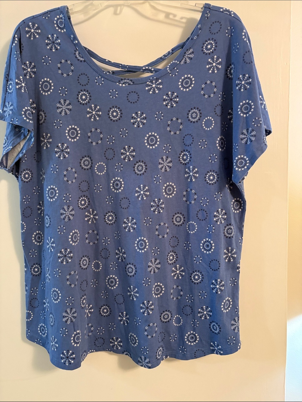 👁️ Women’s Top with Crisscross Back